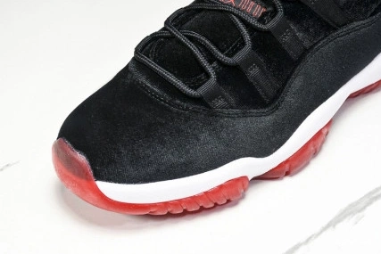 Hyperoad Air Velvet” “Bred 11 Jordan 0709